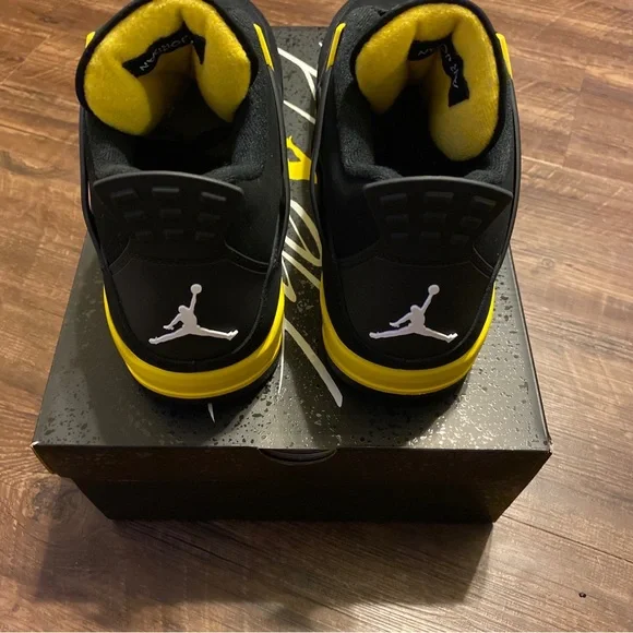 Air Jordan 4 Retro Thunder size 13